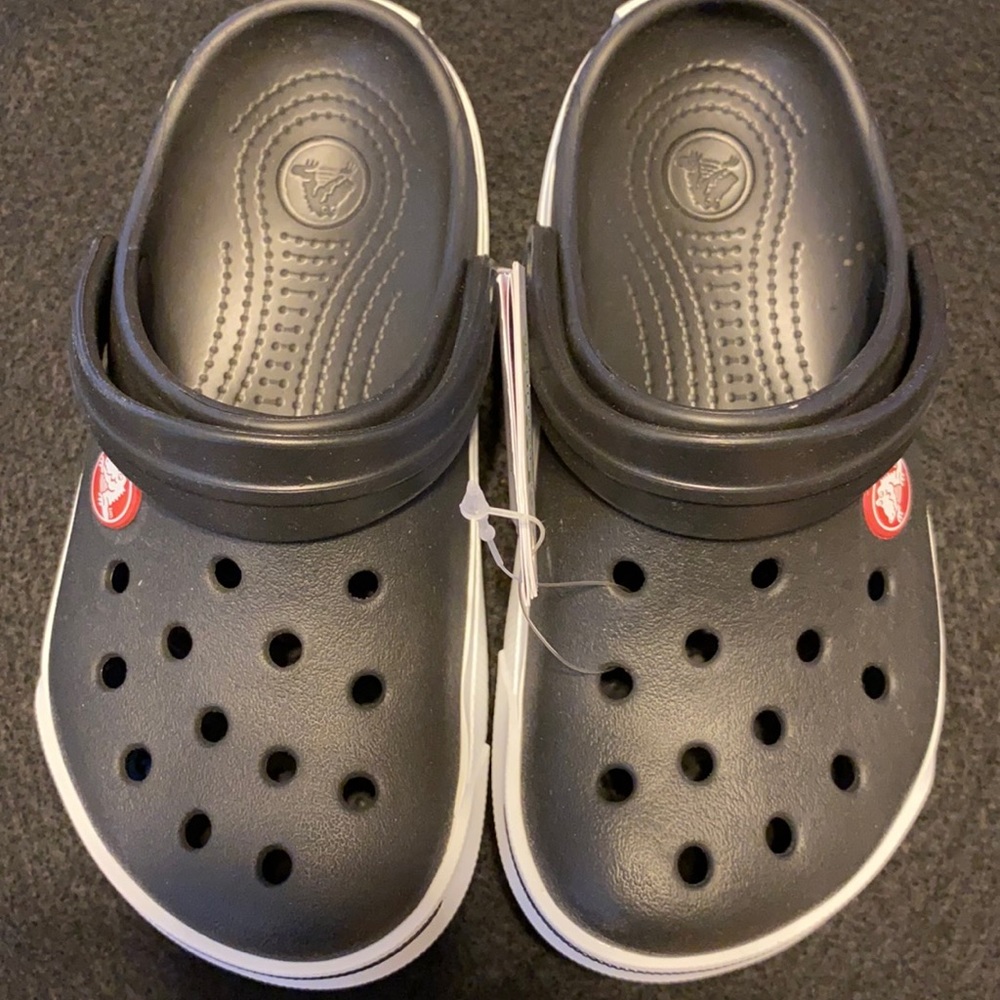 🐊Kid Crocs 🐊 6 free kid charms.